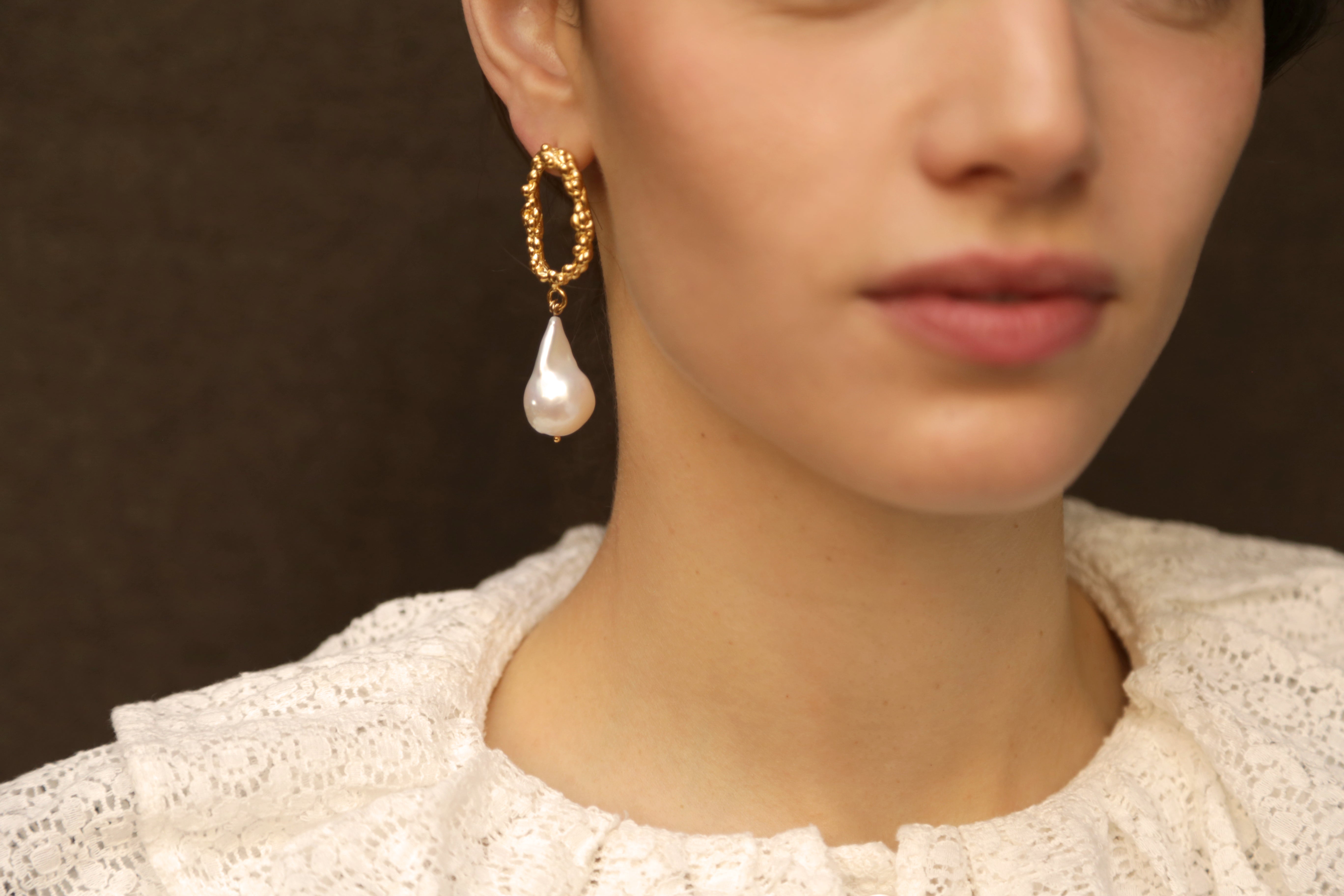 Boucles d'oreilles pendantes baroques avec perles Boucles d'oreilles pendantes baroques avec perles